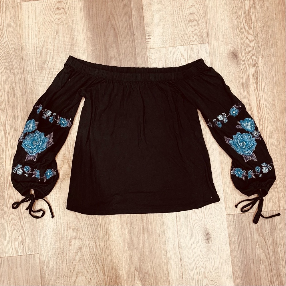 American Eagle Off Shoulder Navy Long Sleeve with Flower Embroidery